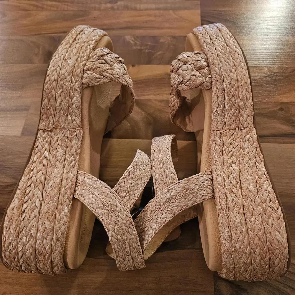 Chocolat Blu Lacy Platform‎ Wedge Sandal sz 9.5